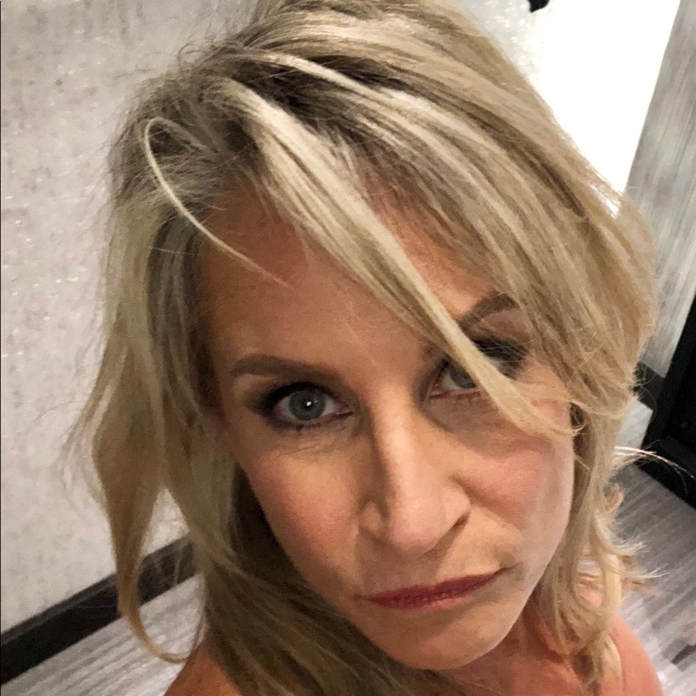 Meet your Posher, Rena